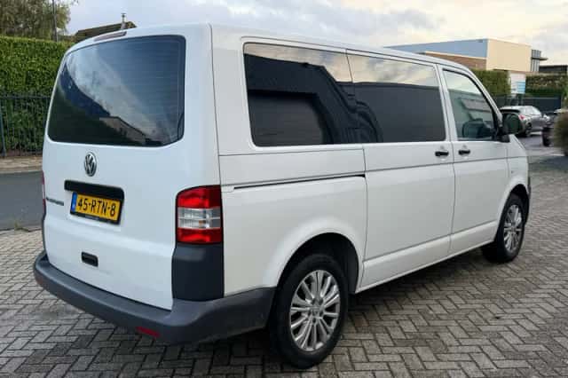 Volkswagen Transporter (2011) thumbnail 3
