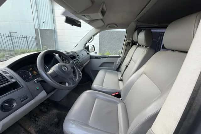 Volkswagen Transporter (2011) thumbnail 5