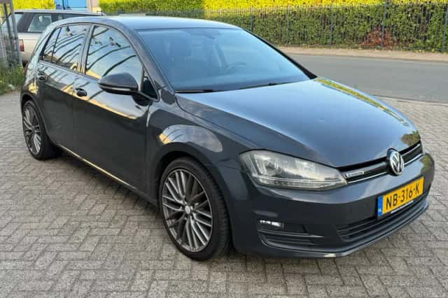 Volkswagen Golf (2017) thumbnail 4