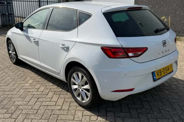 SEAT Leon (2017) thumbnail 2