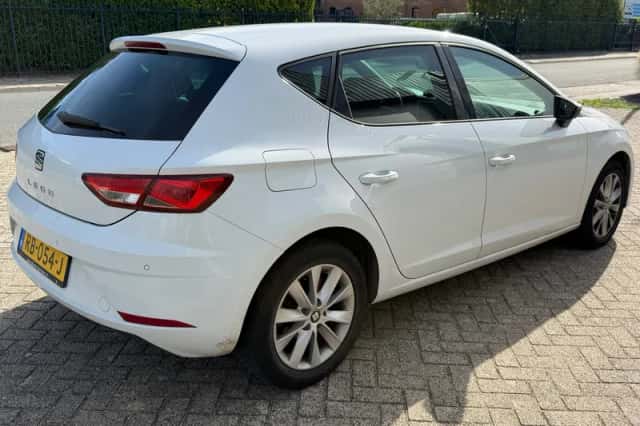 SEAT Leon (2017) thumbnail 3