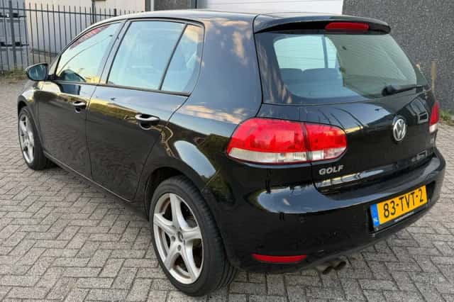 Volkswagen Golf (2009) thumbnail 2