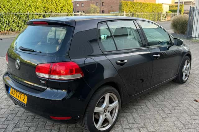 Volkswagen Golf (2009) thumbnail 3