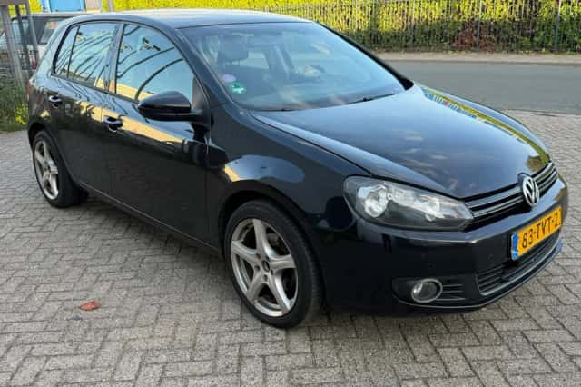 Volkswagen Golf (2009) thumbnail 4