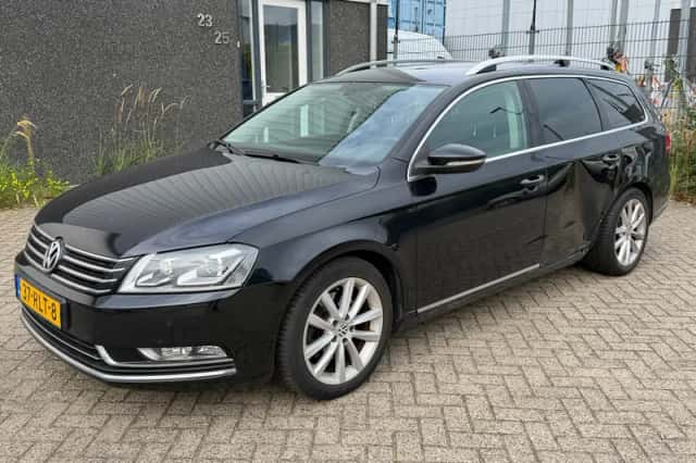 Volkswagen Passat (2011) thumbnail 1