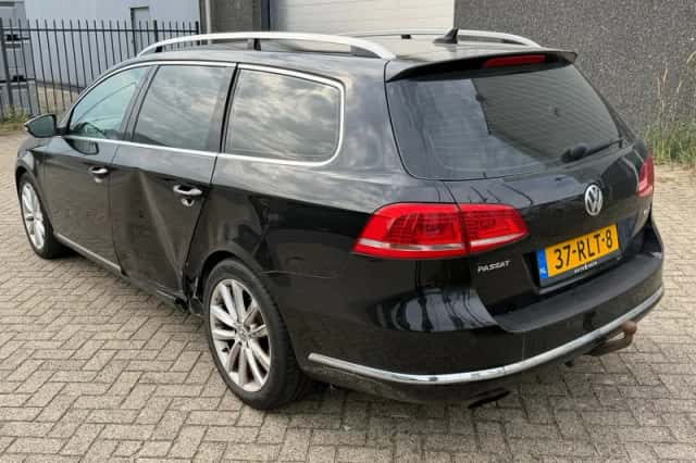 Volkswagen Passat (2011) thumbnail 4