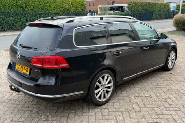 Volkswagen Passat (2011) thumbnail 5