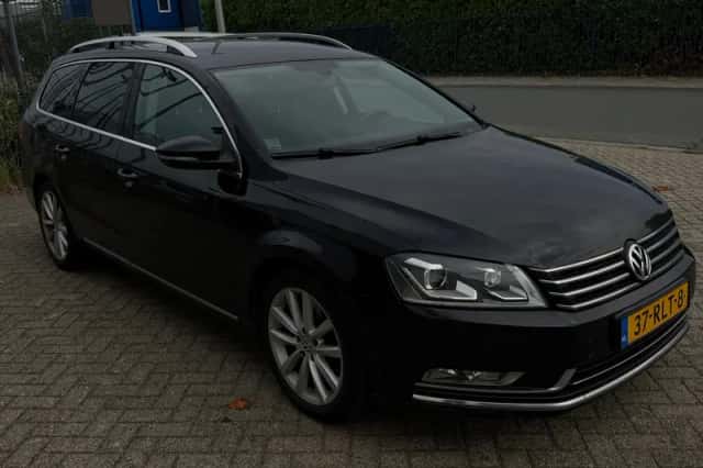 Volkswagen Passat (2011) thumbnail 6