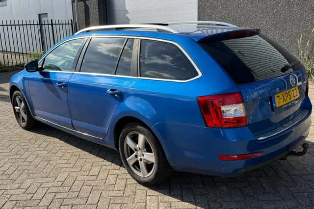 Škoda Octavia (2014) thumbnail 2