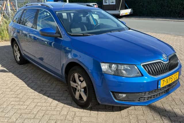 Škoda Octavia (2014) thumbnail 4