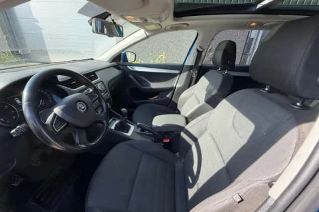 Škoda Octavia (2014) thumbnail 5