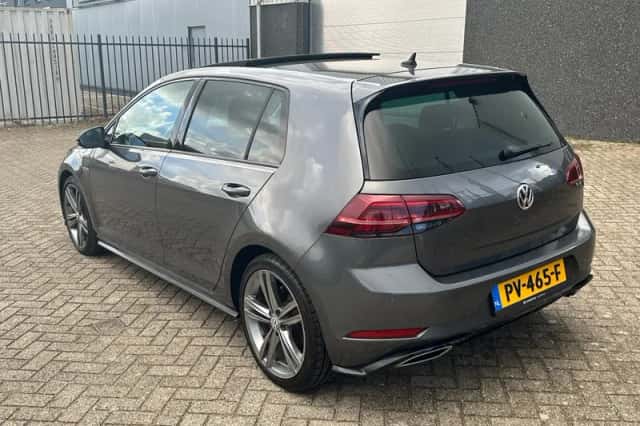 Volkswagen Golf (2017) thumbnail 2