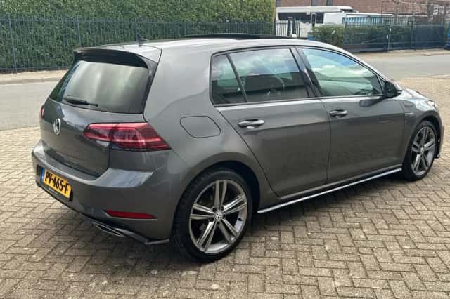 Volkswagen Golf (2017) thumbnail 3