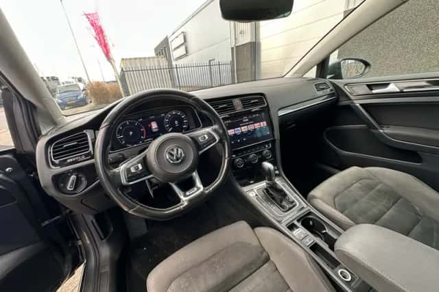 Volkswagen Golf (2017) thumbnail 6
