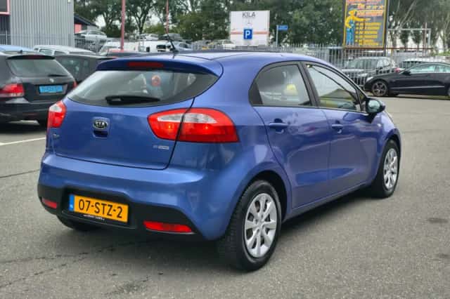 Kia Rio (2011) thumbnail 5