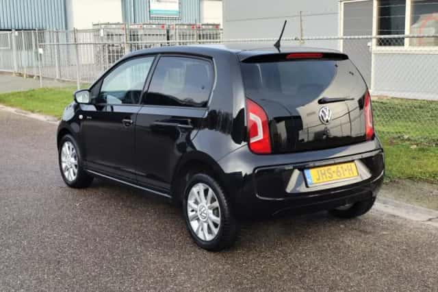 Volkswagen Up! (2015) thumbnail 3