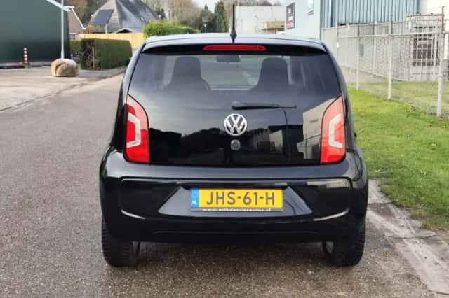 Volkswagen Up! (2015) thumbnail 4