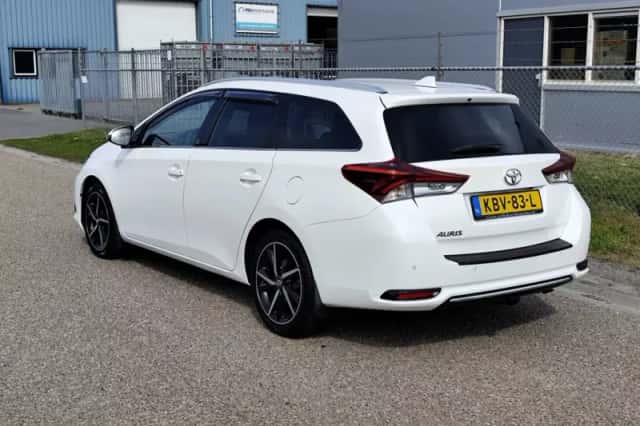Toyota Auris (2019) thumbnail 3