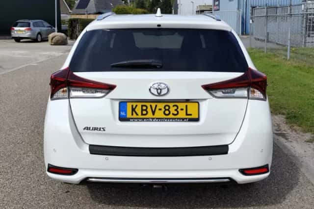 Toyota Auris (2019) thumbnail 4