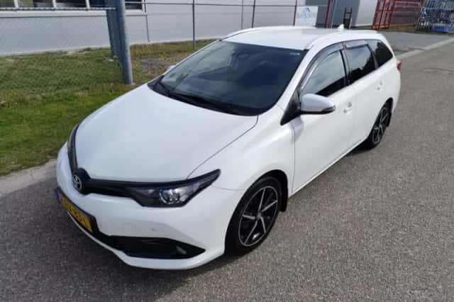Toyota Auris (2019) thumbnail 6