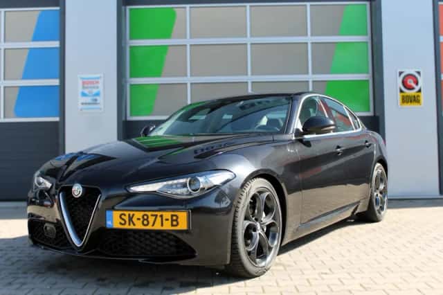 Alfa Romeo Giulia (2016) thumbnail 1