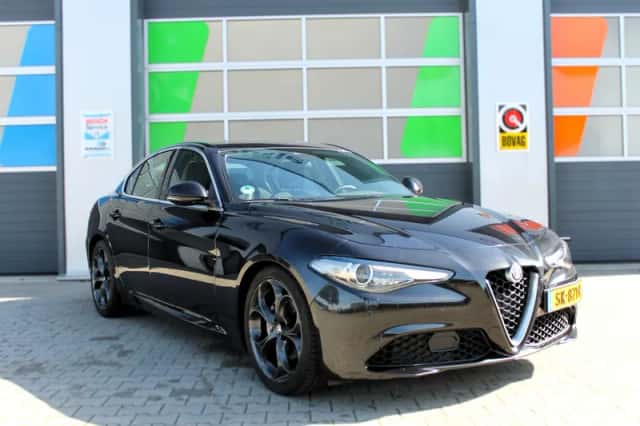 Alfa Romeo Giulia (2016) thumbnail 4