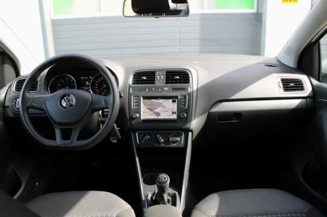 Volkswagen Polo (2016) thumbnail 2