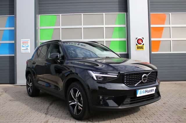 Volvo XC40 (2024) thumbnail 3