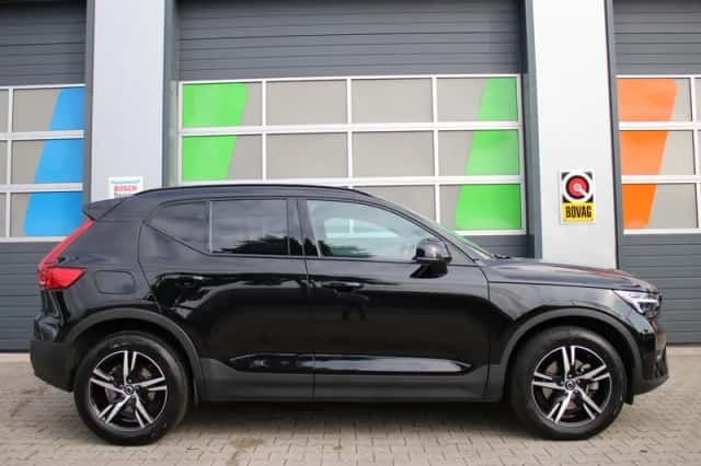 Volvo XC40 (2024) thumbnail 4