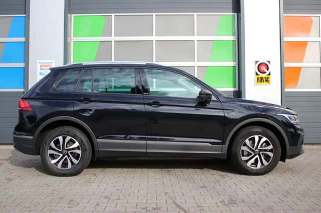 Volkswagen Tiguan (2022) thumbnail 4