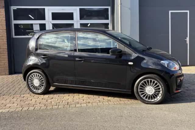 Volkswagen Up! (2015) thumbnail 2