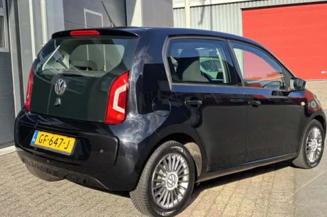 Volkswagen Up! (2015) thumbnail 4