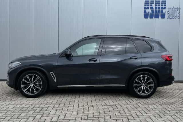 BMW X5 (2019) thumbnail 2