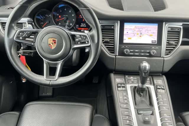 Porsche Macan (2018) thumbnail 5