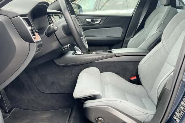 Volvo V60 (2021) thumbnail 6