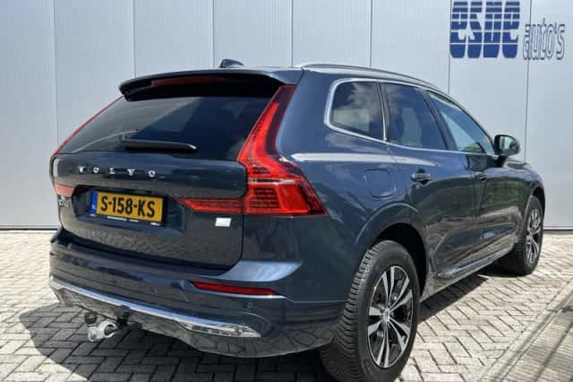 Volvo XC60 (2023) thumbnail 3