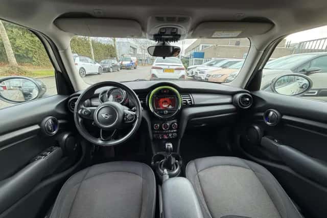MINI Cooper (2019) thumbnail 3
