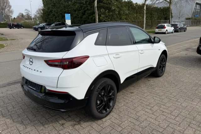 Opel Grandland (2024) thumbnail 2