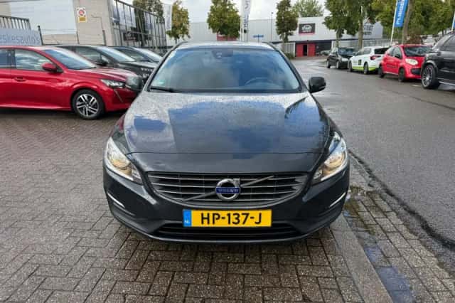 Volvo V60 (2015) thumbnail 4