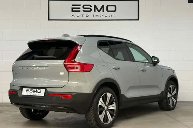 Volvo XC40 (2023) thumbnail 3
