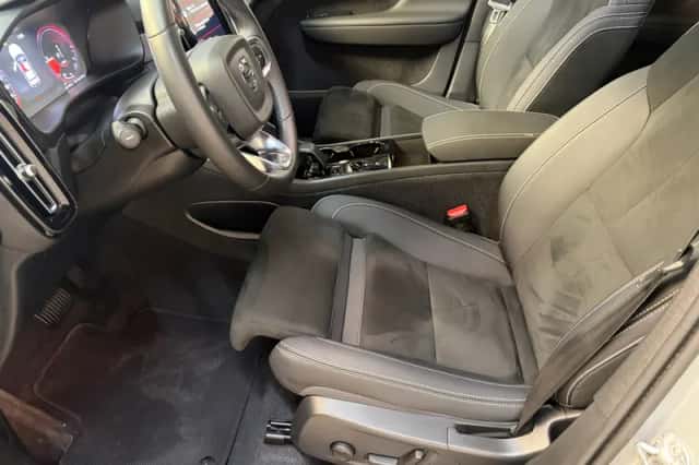 Volvo XC40 (2023) thumbnail 6