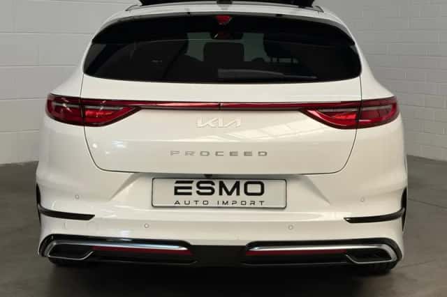 Kia ProCeed (2023) thumbnail 5