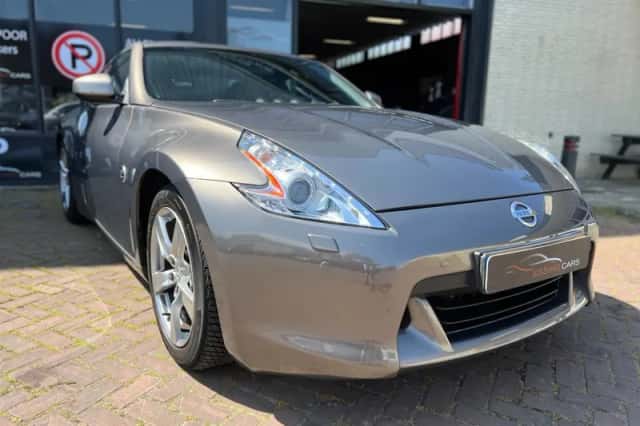 Nissan 370Z (2010) thumbnail 2