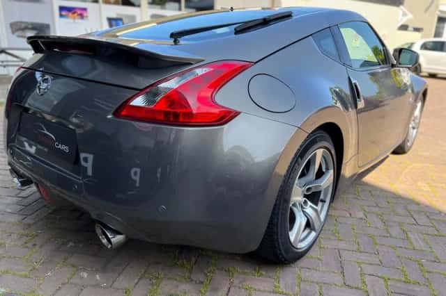 Nissan 370Z (2010) thumbnail 4