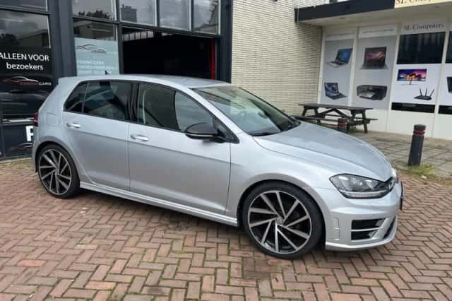 Volkswagen Golf (2014) thumbnail 3