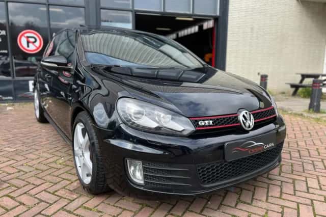Volkswagen Golf (2010) thumbnail 2