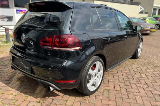 Volkswagen Golf (2010) thumbnail 4