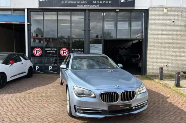 BMW 7-Serie (2012) thumbnail 1
