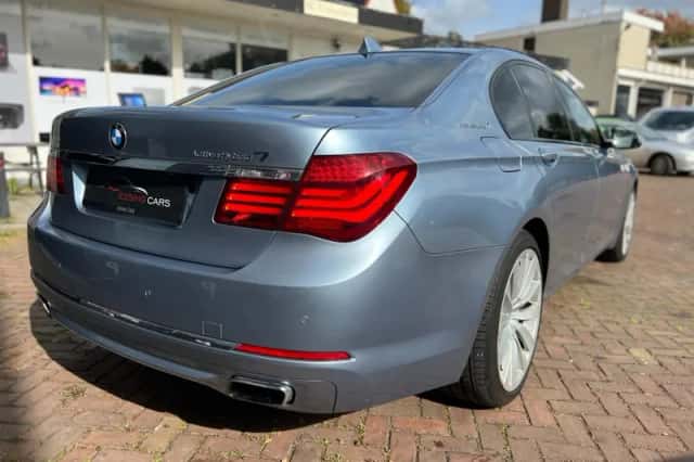 BMW 7-Serie (2012) thumbnail 3