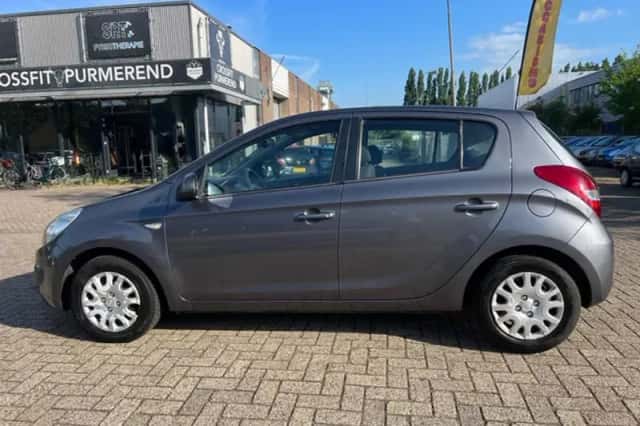 Hyundai i20 (2011) thumbnail 3